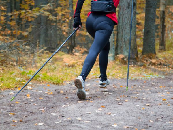 6 sposobów, w jaki Nordic Walking pomoże Ci nabrać formy